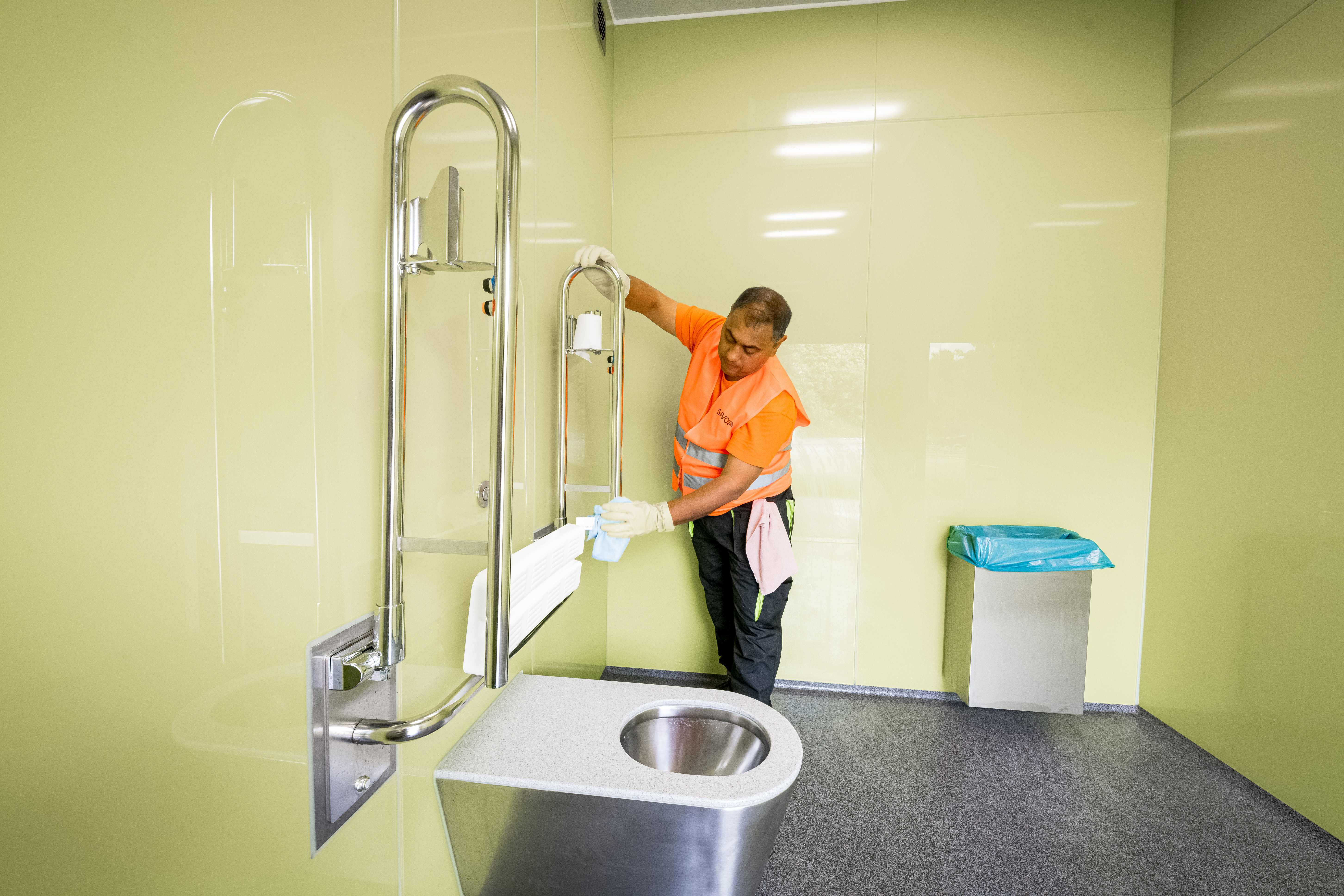 Unterhaltsreinigung WC Anlagen Savova 7